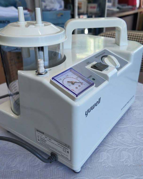 Máy hút dịch đờm 1 bình Yuwell 7EA
